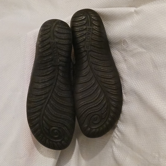 New Naot Paretao crinkle steel leather sandals - Picture 10 of 12